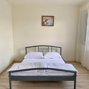 verificați disponibilitatea